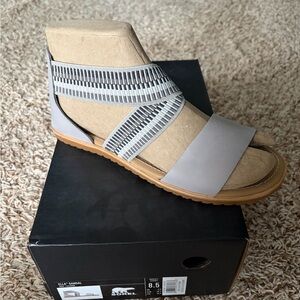 Sorel Women's Light Gray Elastic Strap Sandal